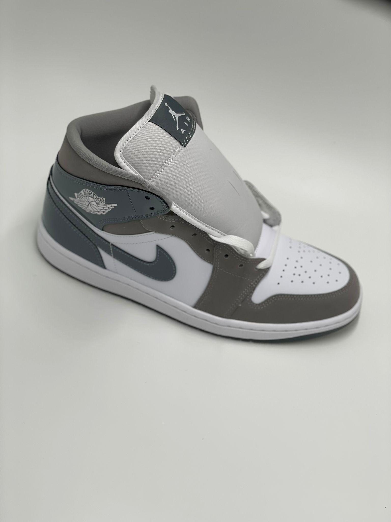 Air Jordan 1 Mid Gris et Blanc