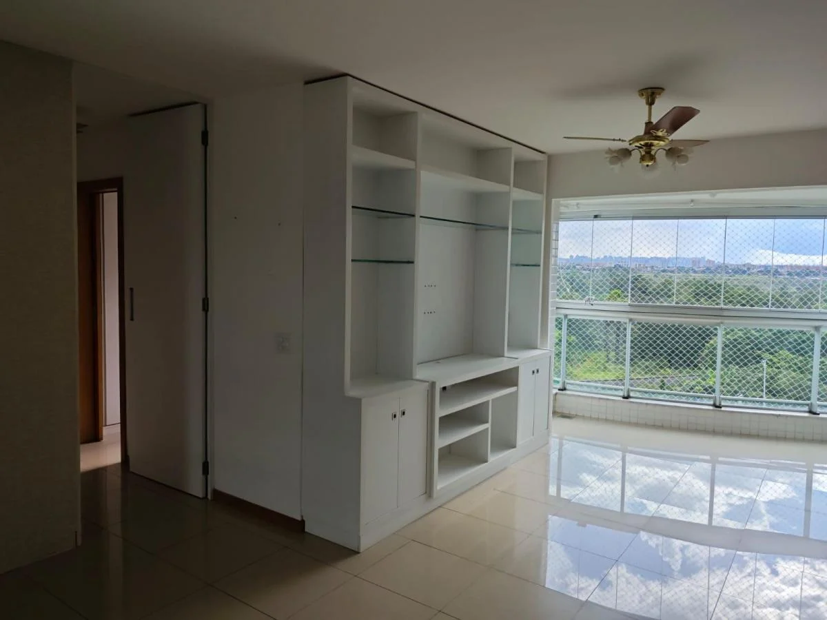 Apartamento de 3 Quartos, de Canto, no Living Park Sul