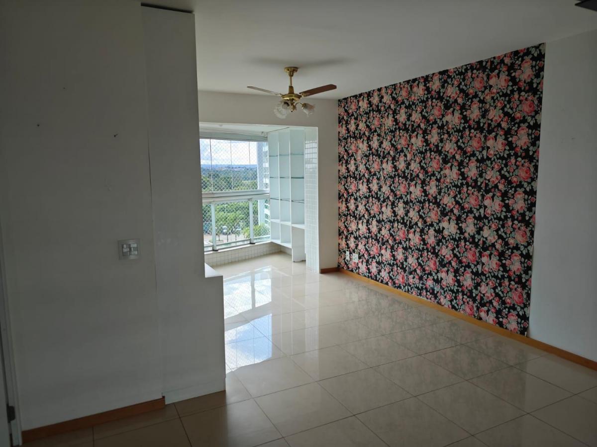Apartamento de 3 Quartos, de Canto, no Living Park Sul