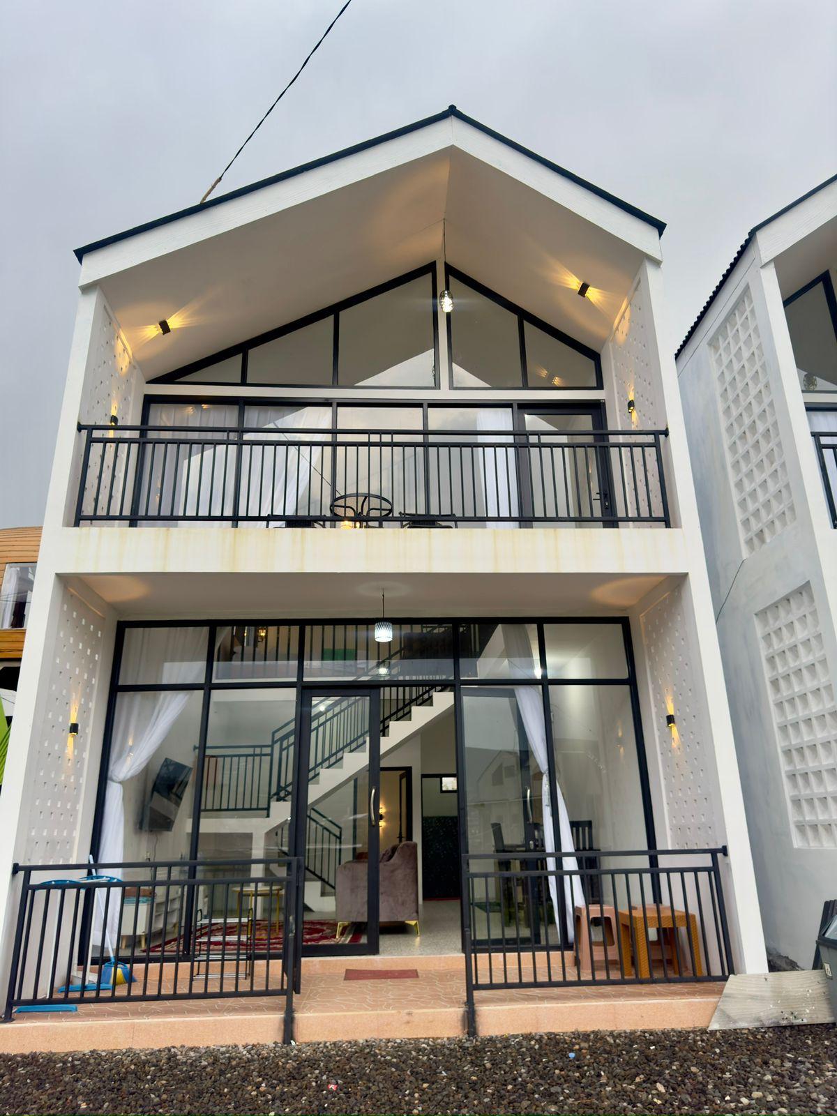 Villa Nur Family
