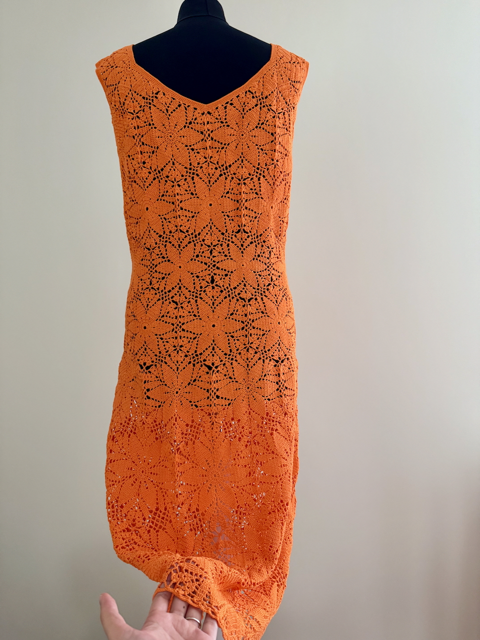 Nerta oranžinė suknelė