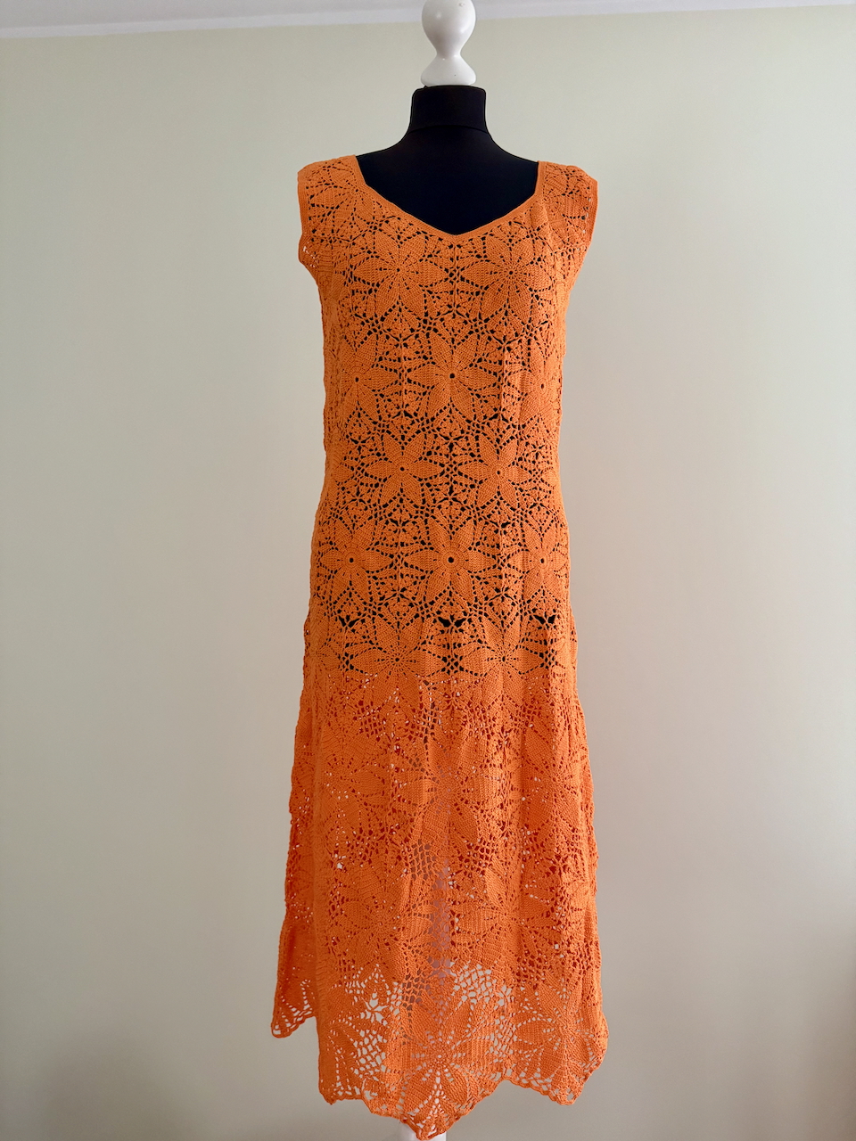 Nerta oranžinė suknelė