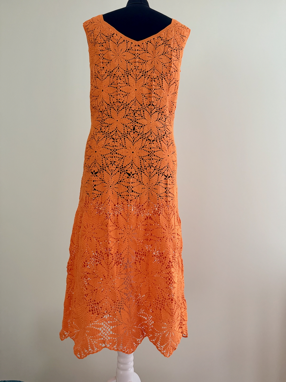 Nerta oranžinė suknelė