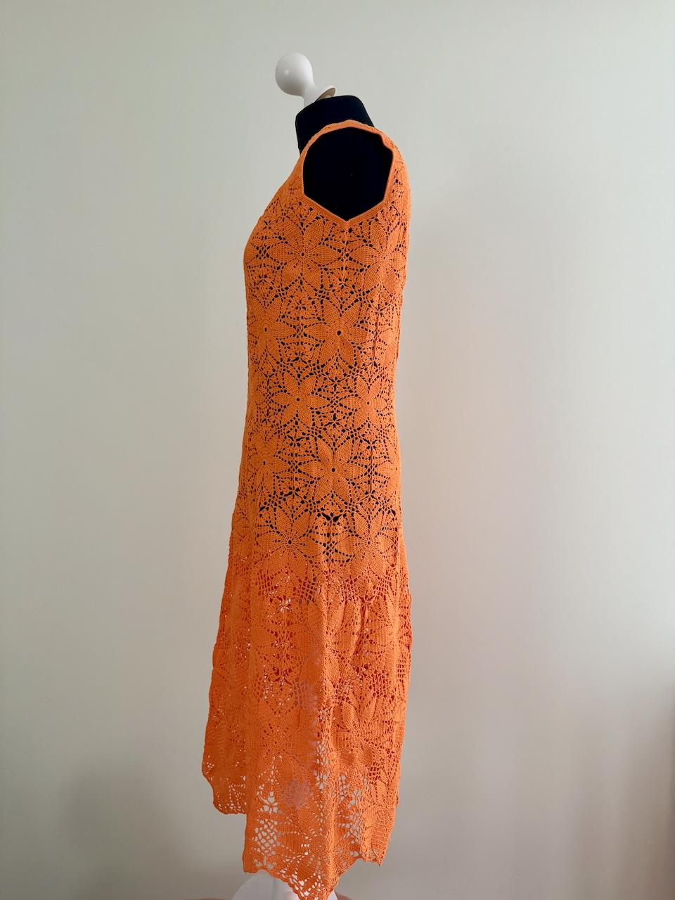 Nerta oranžinė suknelė