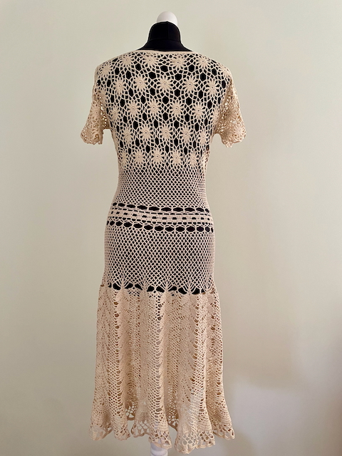 Kreminė boho stiliaus suknelė