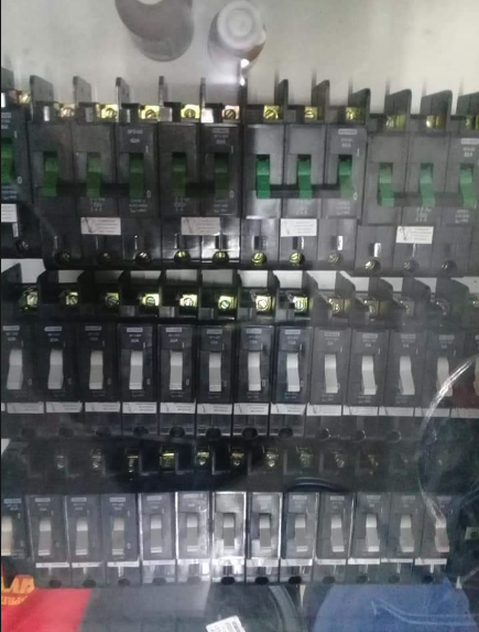 Single pore MCBs
