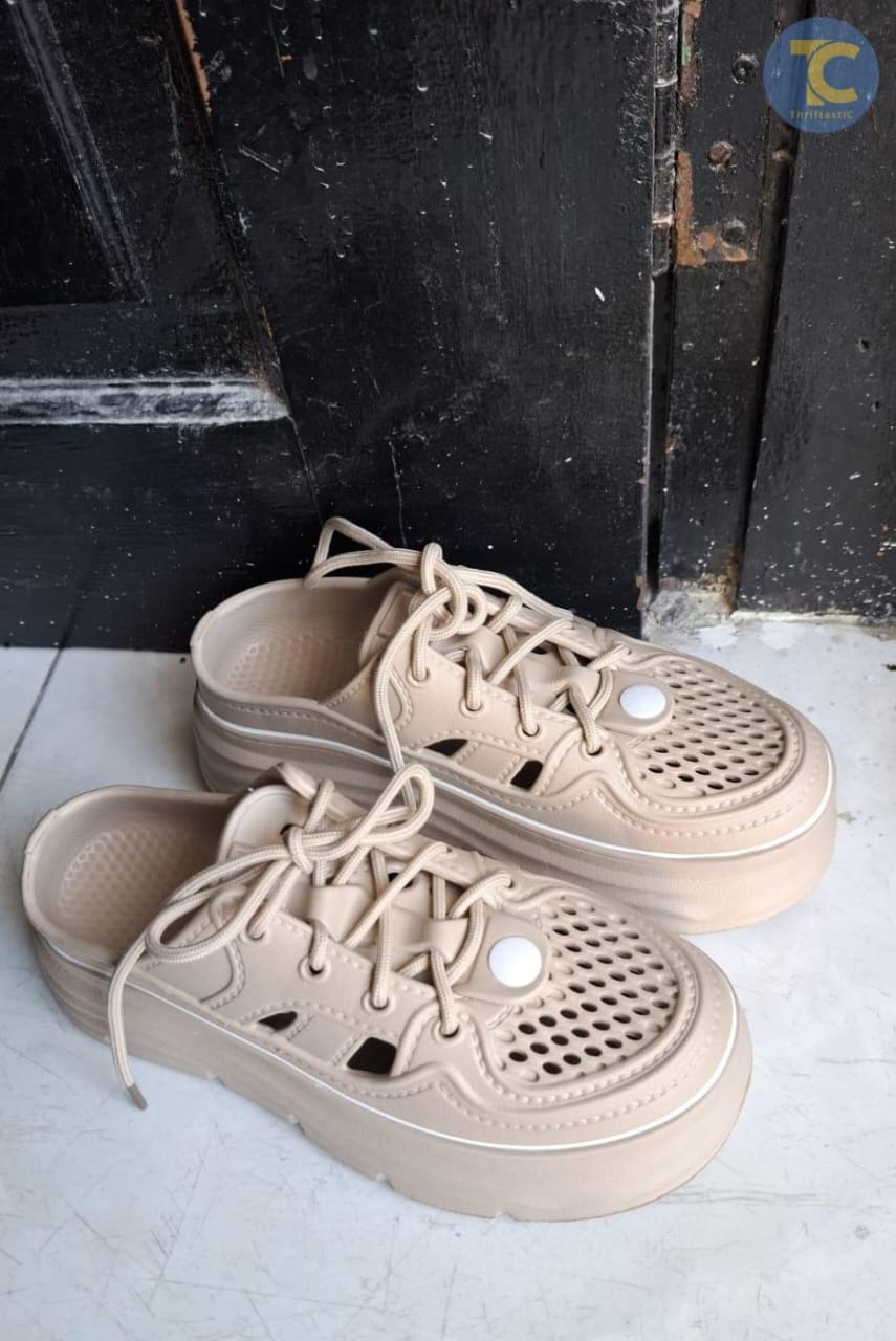 Sepatu sandal