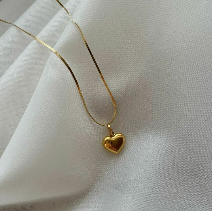 Gold heart necklace 