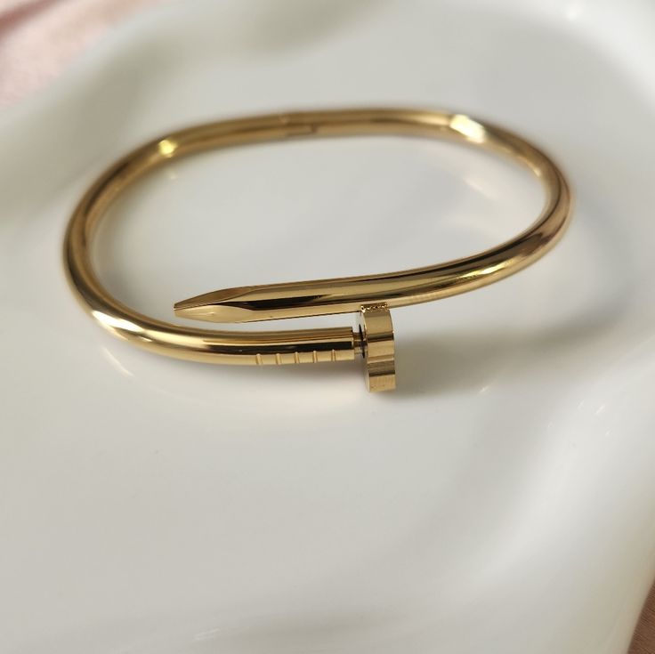 Elegant Nail Style Cuff Bracelet