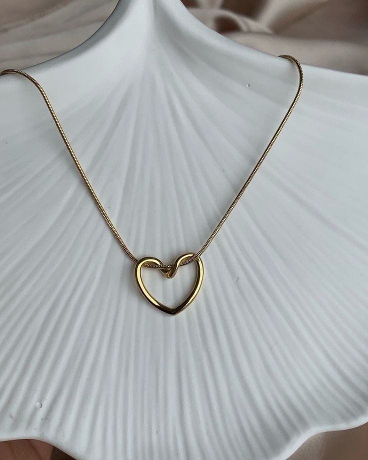 Golden Heart Loop Necklace