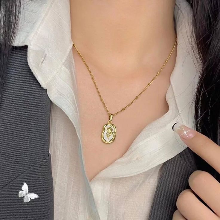 Vintage Rose Paendent Necklace 