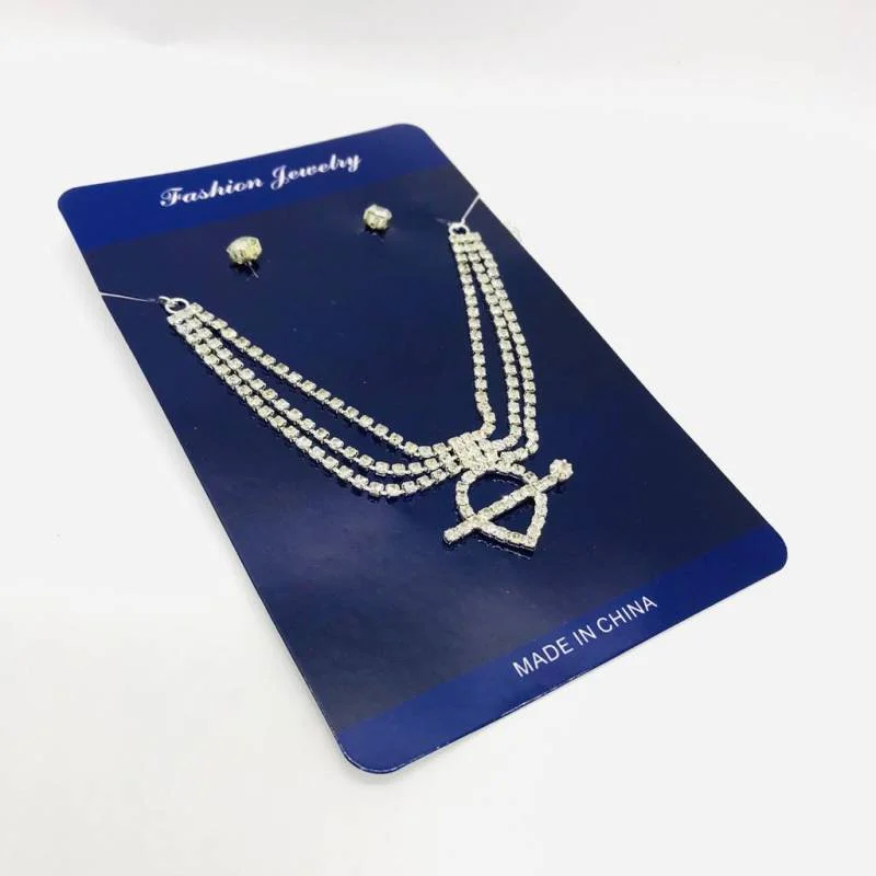 Collar de bisutería brillante