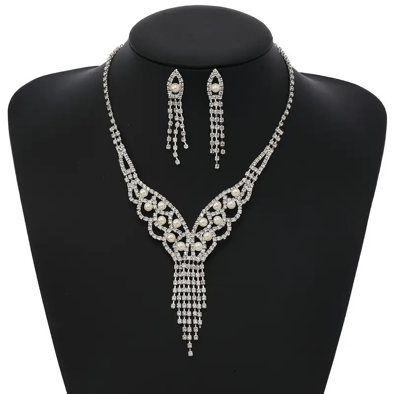 Conjunto de collar y aretes de pedrería
