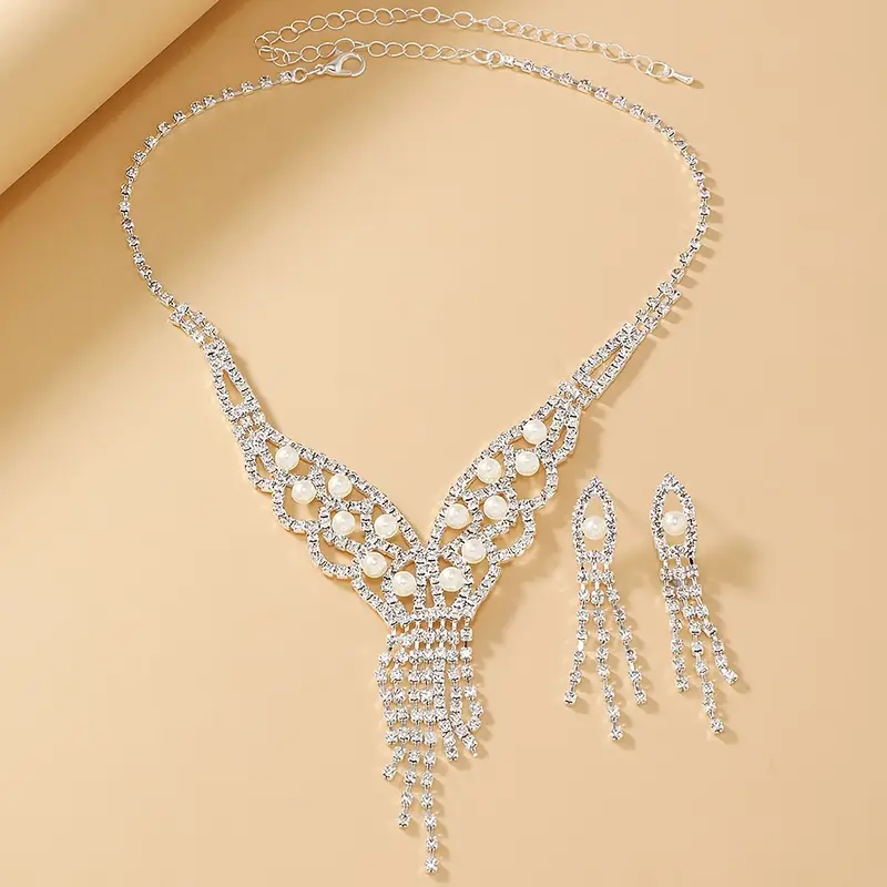 Conjunto de collar y aretes de pedrería