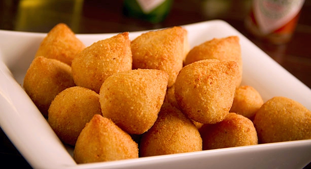 Mini coxinha de frango