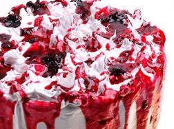 Bolo de frutas vermelhas