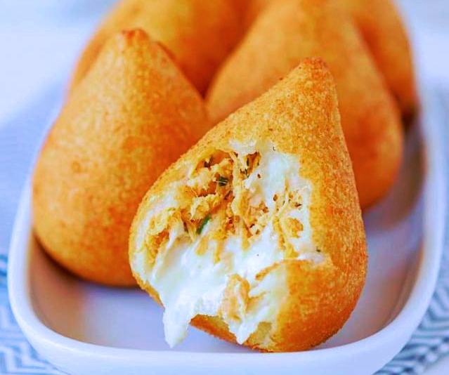 Mini Coxinha de frango com requeijão