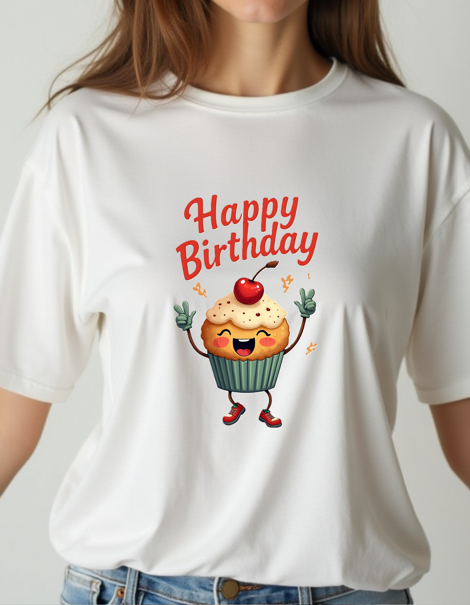 Playera con la frase Happy Birthday y un Cupcake, ideas para regalos
