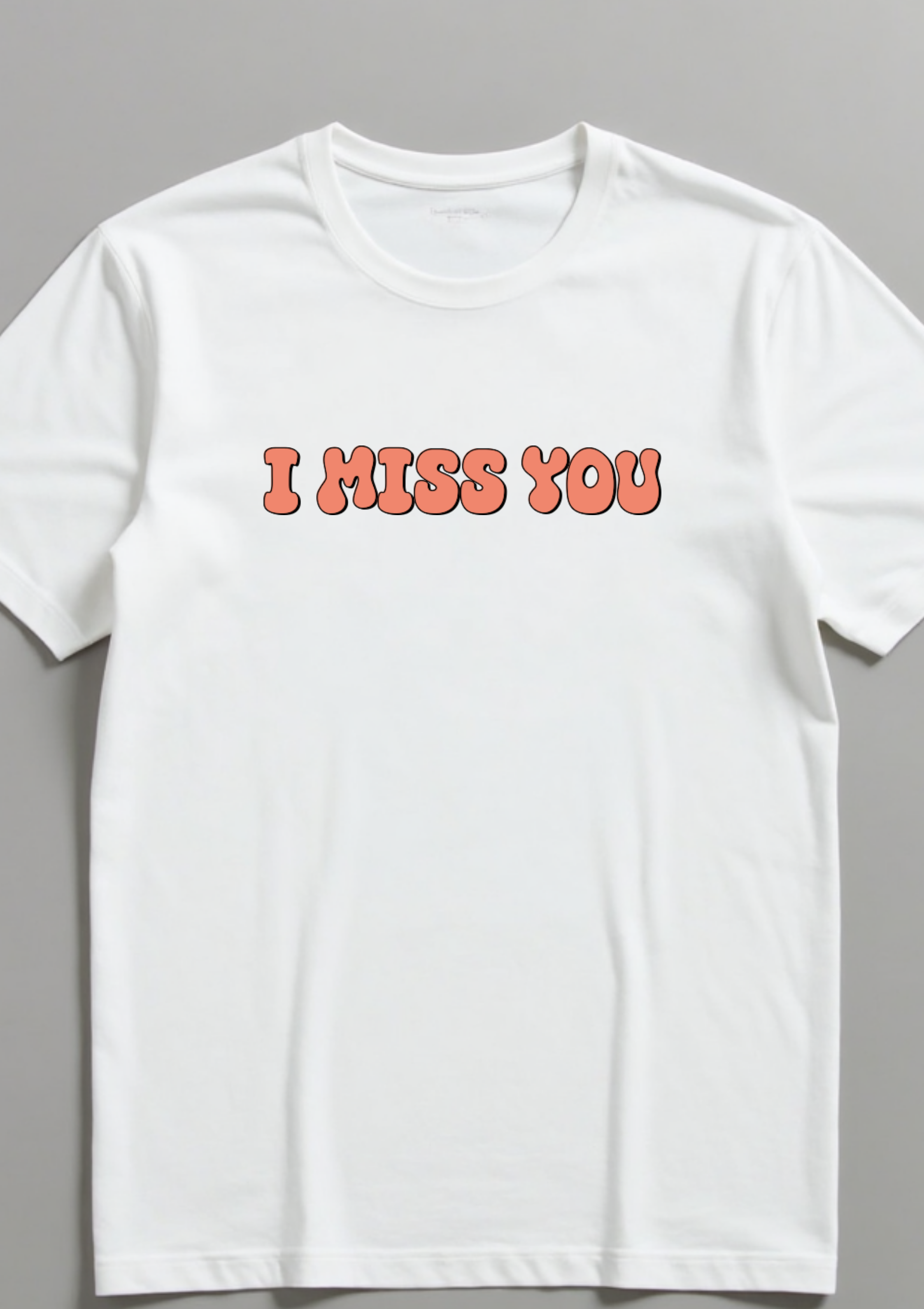 PIayera con la frase Miss You en letras rojas