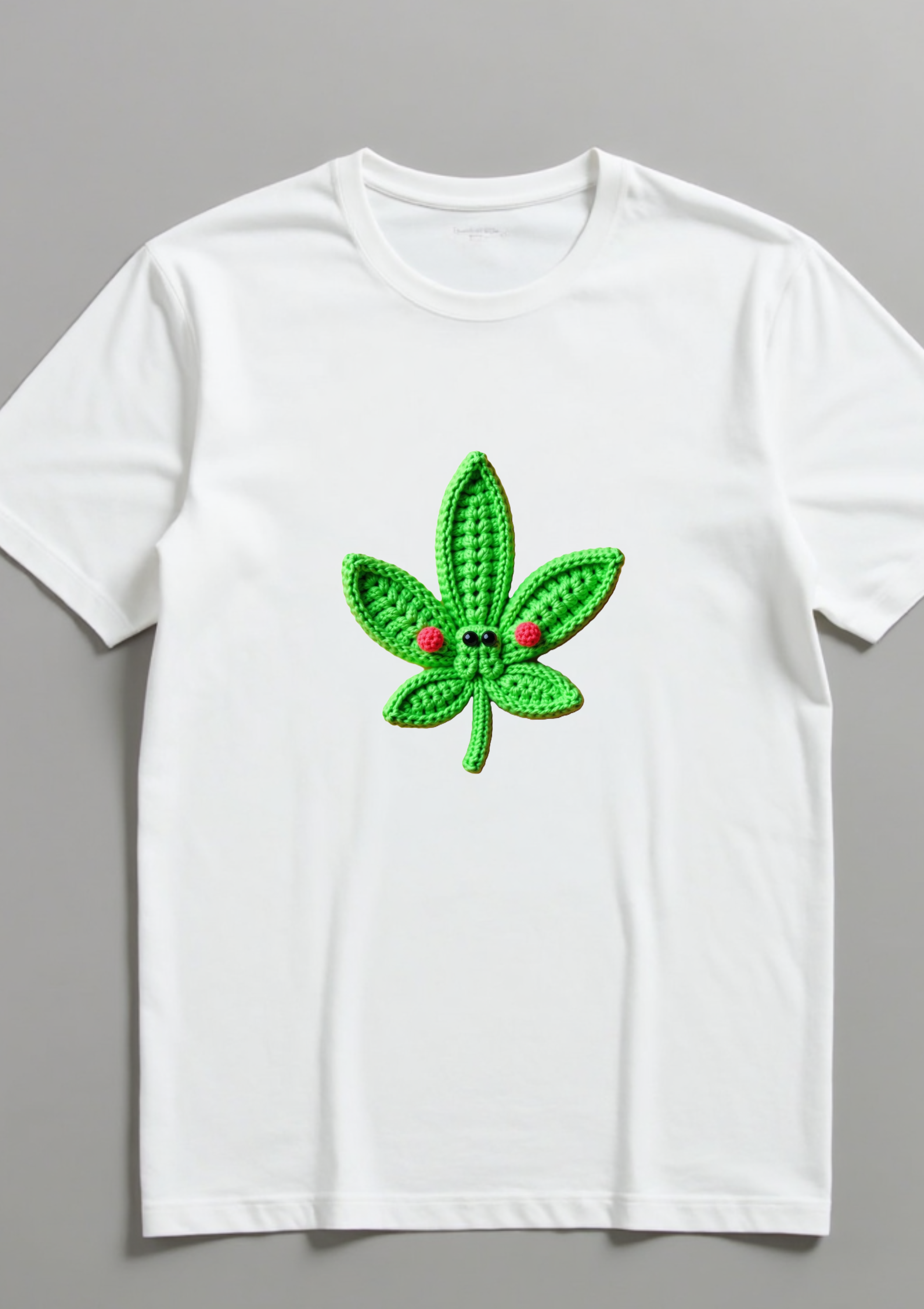 Playera con imagen de hoja de marIhuana estilo crochet