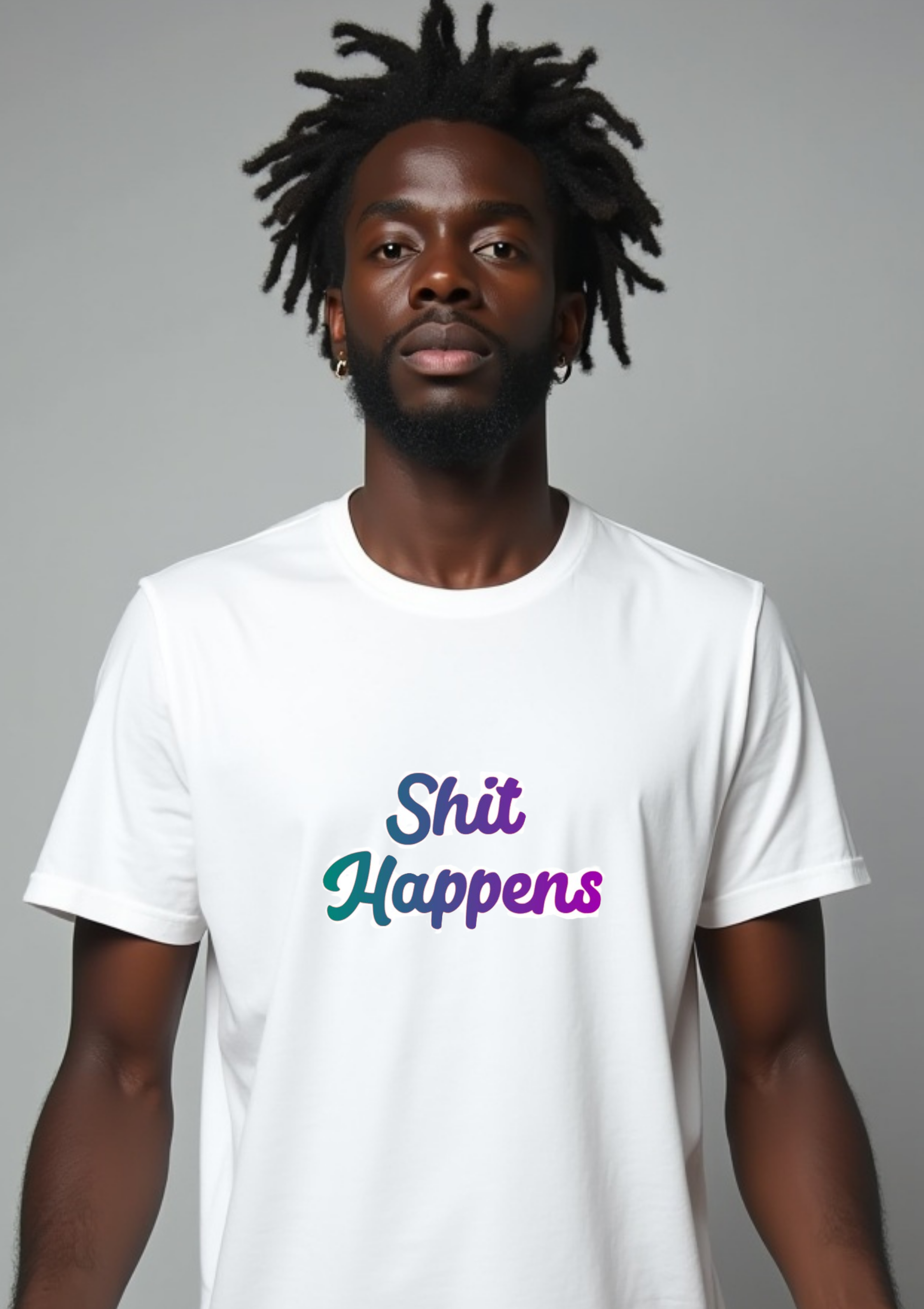 Playera con la frase Shit Happens en letras azules degradadas