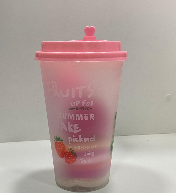 Copo rosa com tampa de coração