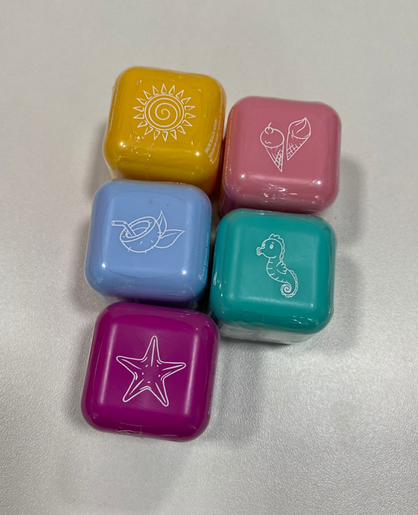 Conjunto de cubos coloridos