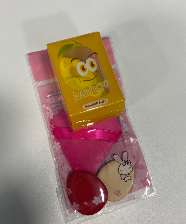 Esponja de maquiagem em formato de manga