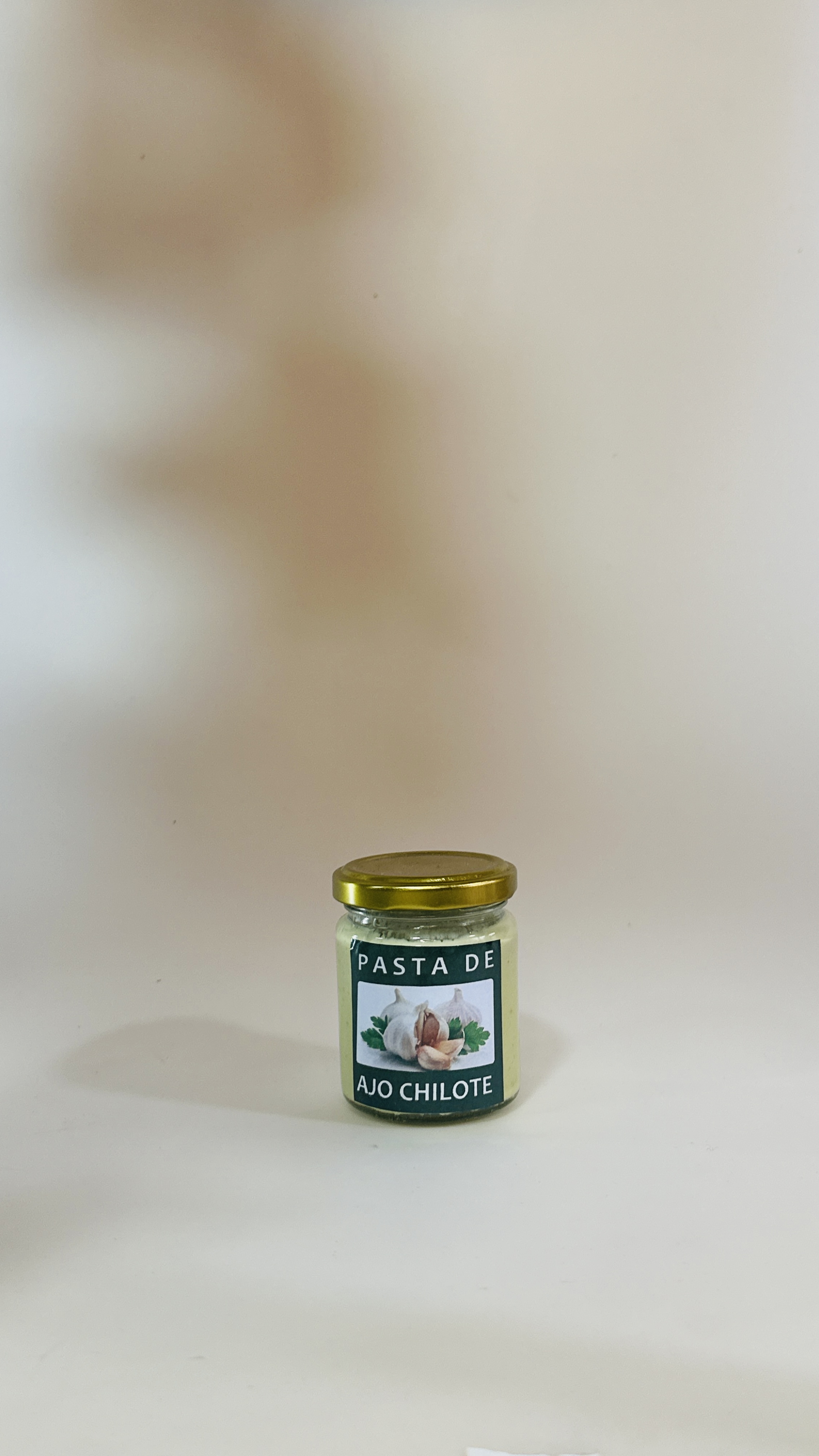 Salsa de ajo chilote con Albahaca