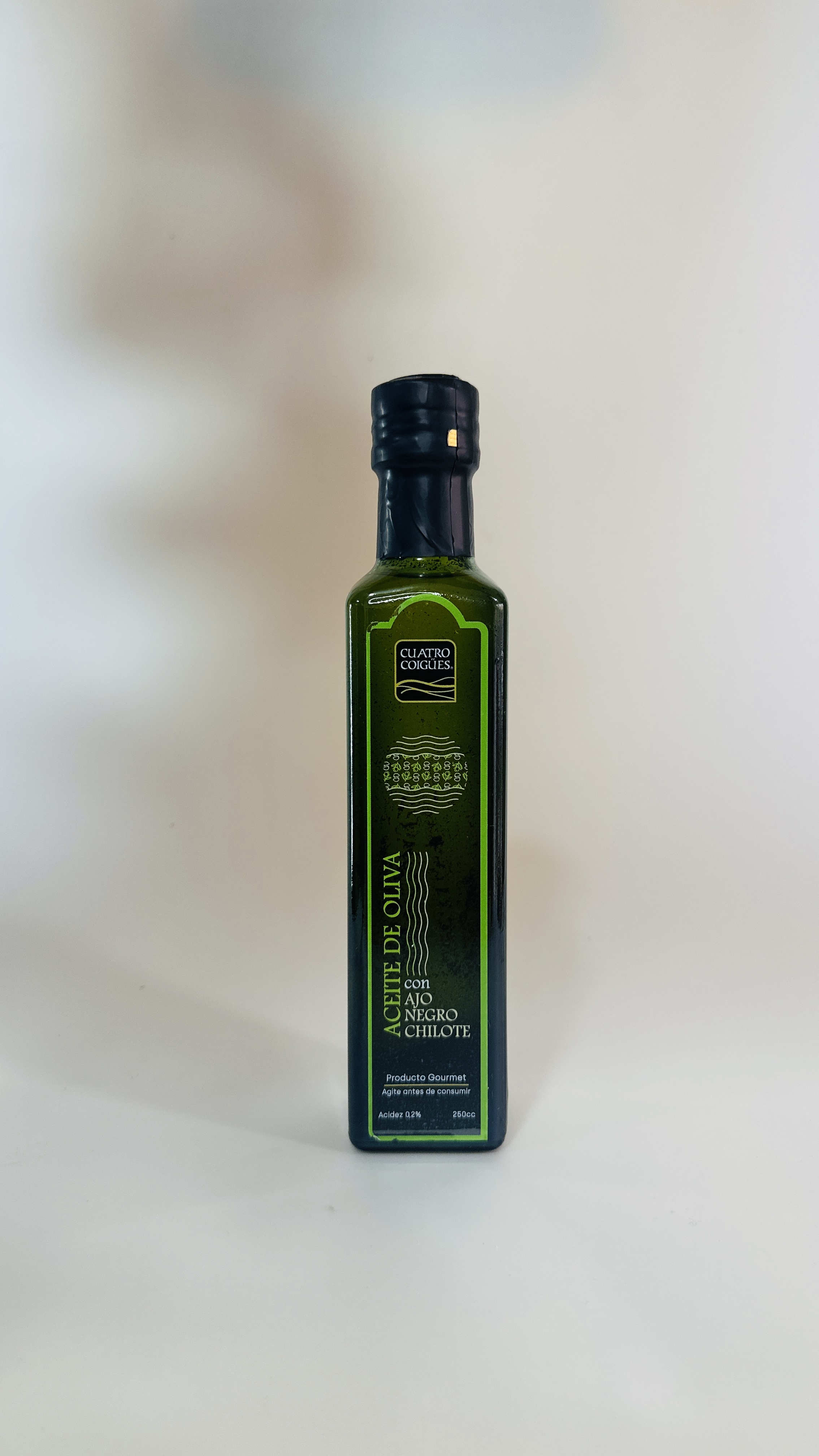 Aceite de Oliva con Ajo Negro Extra Virgen, Cuatro Coigues