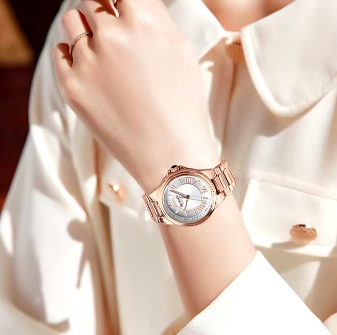  Reloj de pulsera dorado Curren 9091L para mujer 