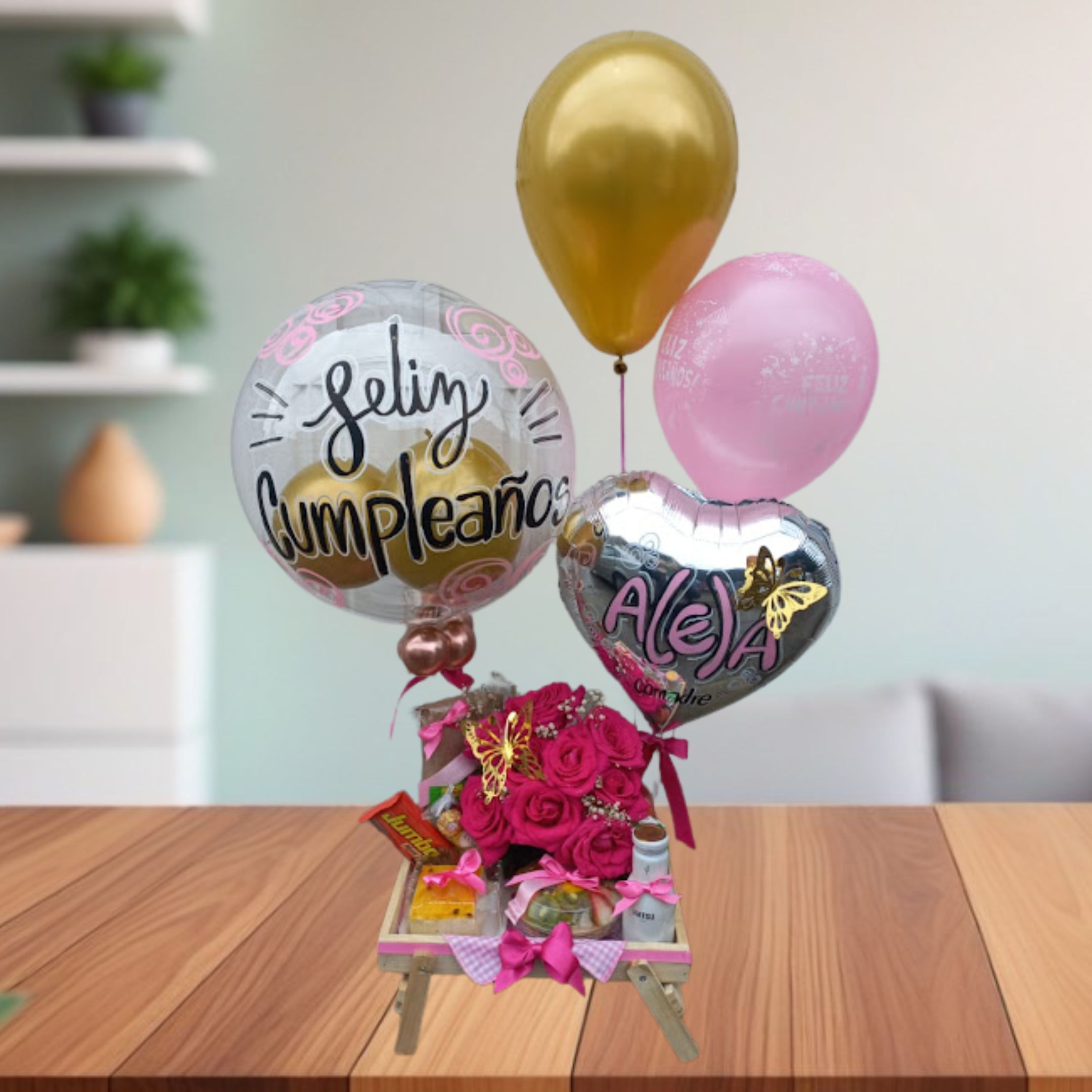 Arreglo de cumpleaños con globos y rosas