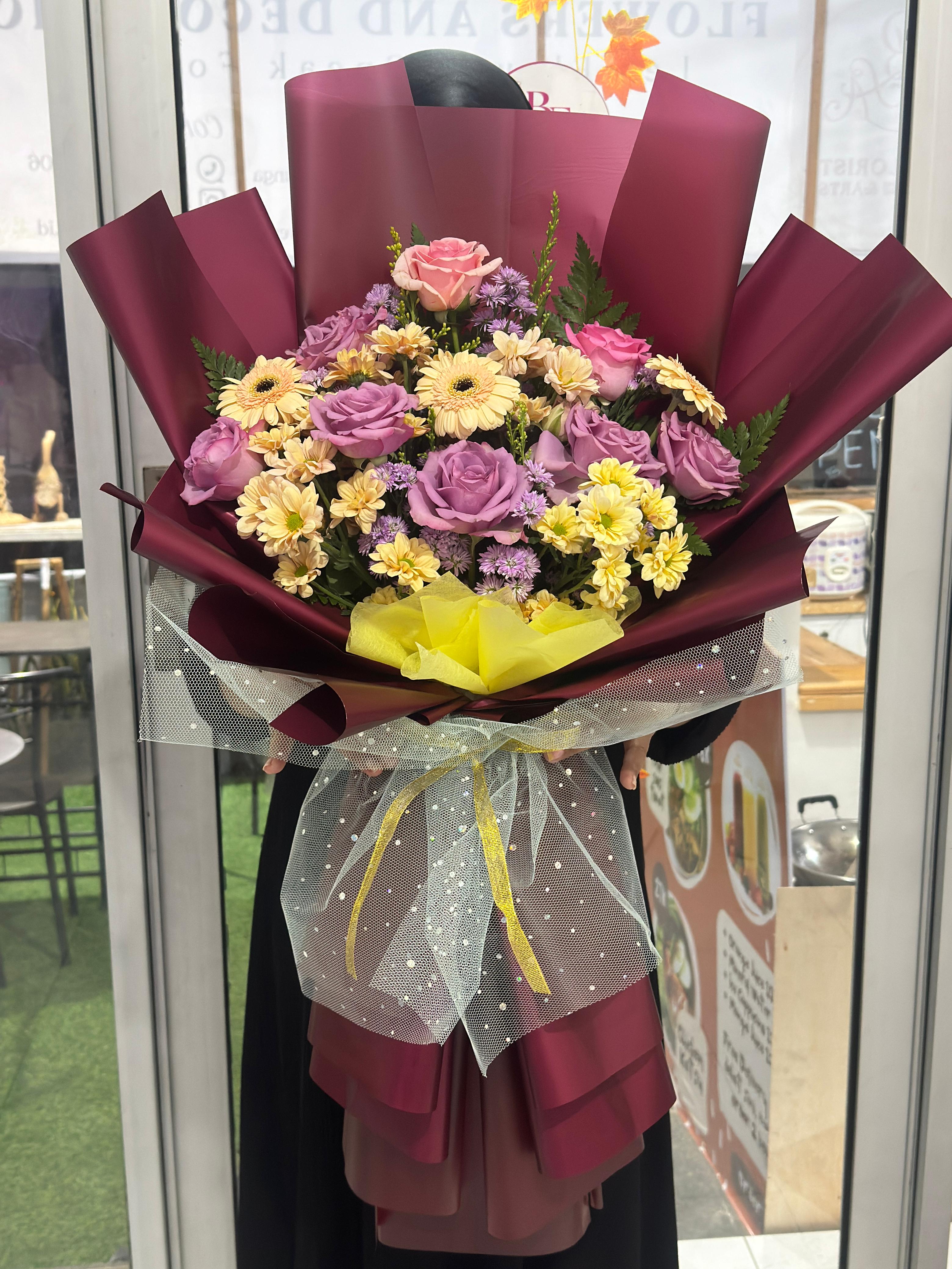 Elegant Mixed Flower Bouquet Jumbo