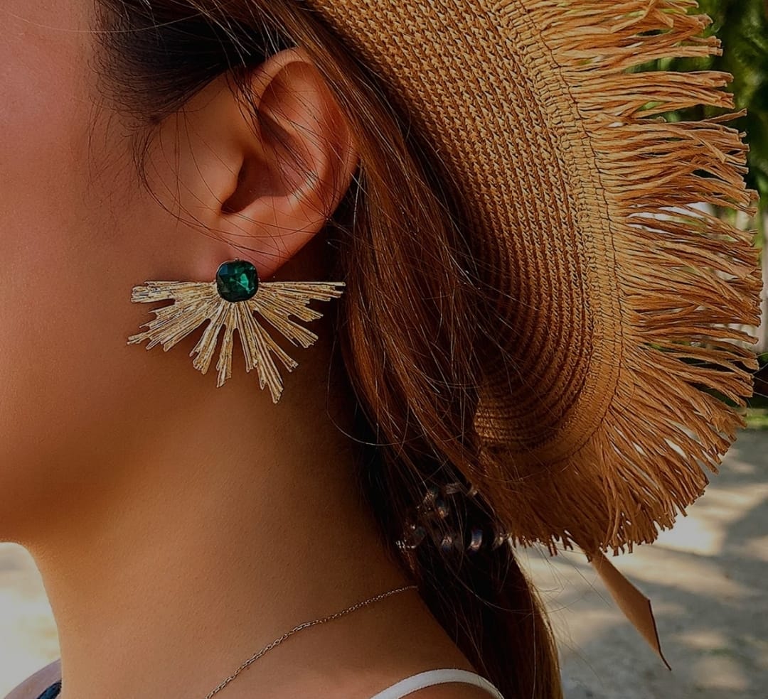 Peacock Leaf Stud