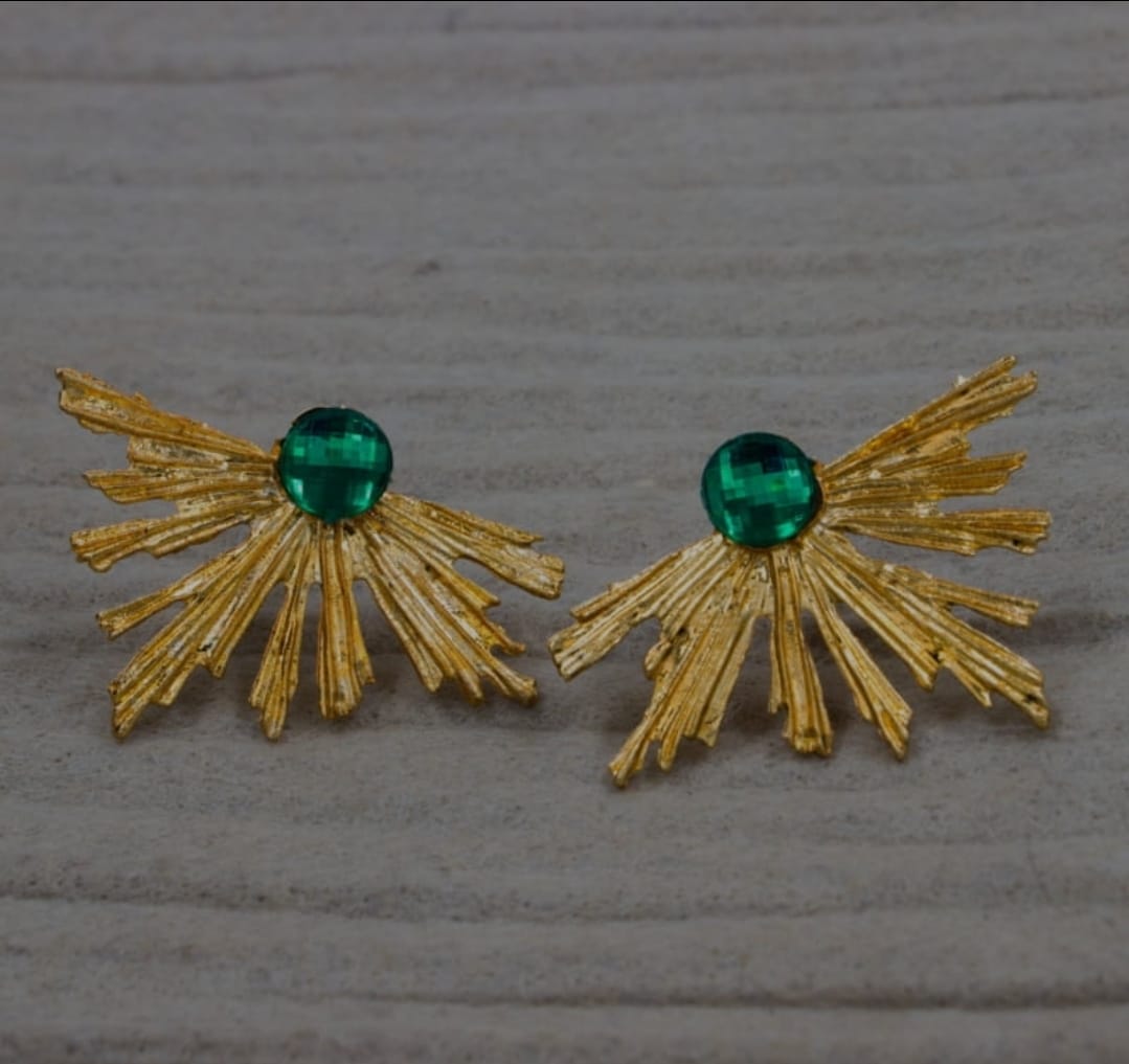 Peacock Leaf Stud
