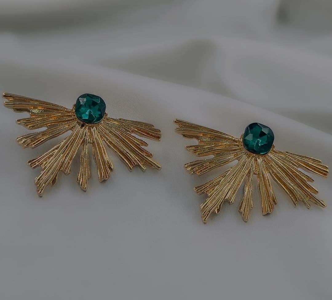 Peacock Leaf Stud