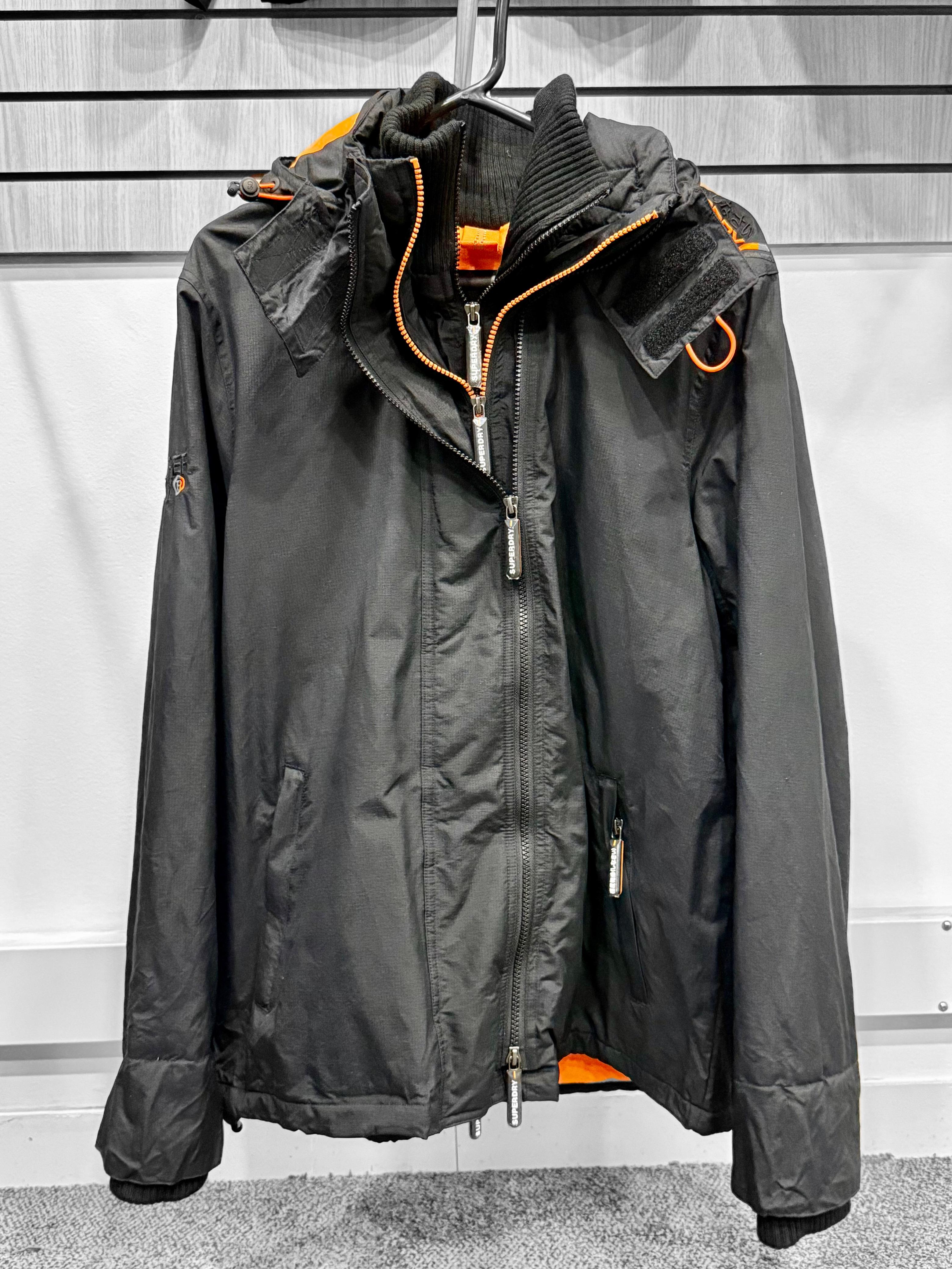 Chaqueta Superdry Negro Naranja