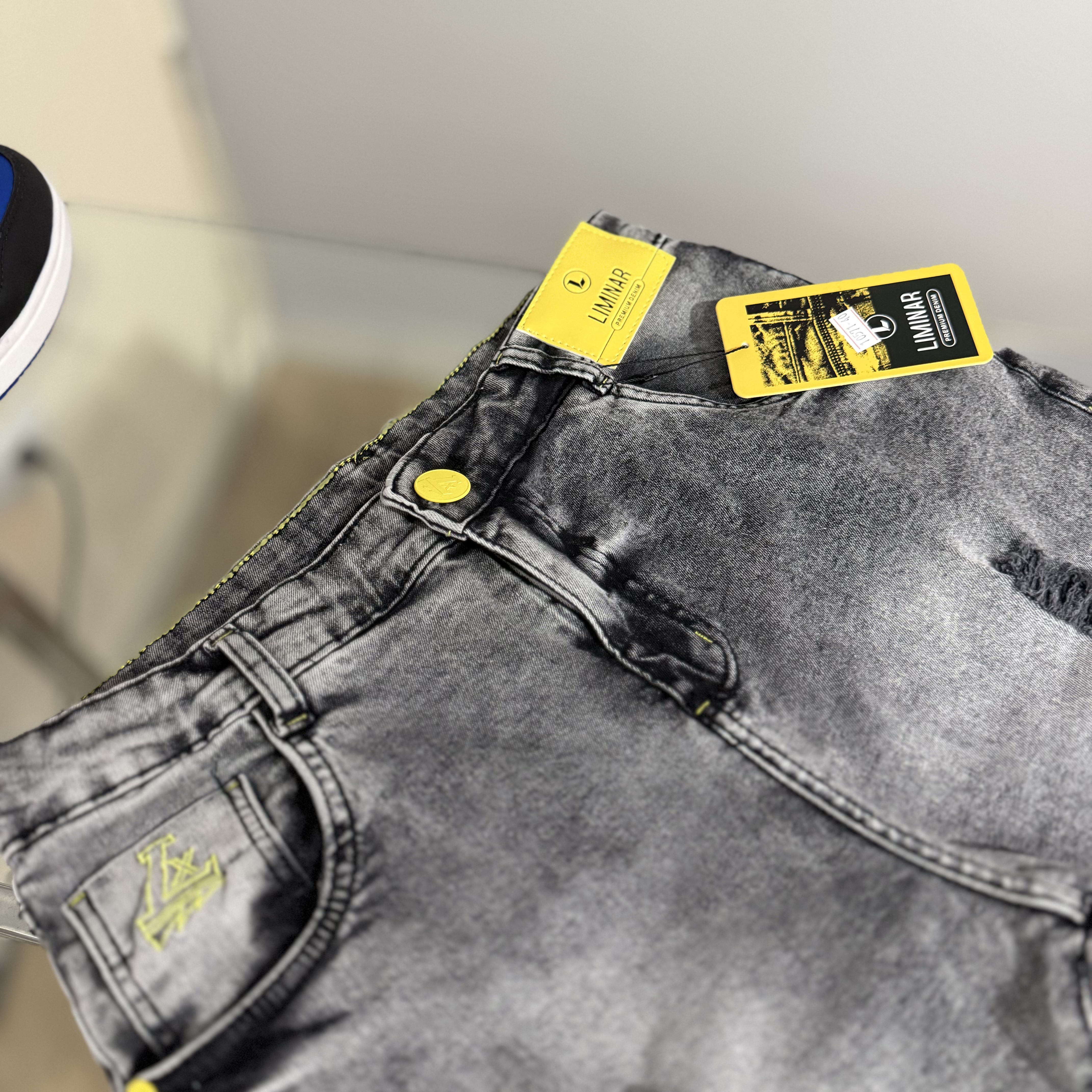 Calça Jogador Liminar – Jeans Destroyed Cinza