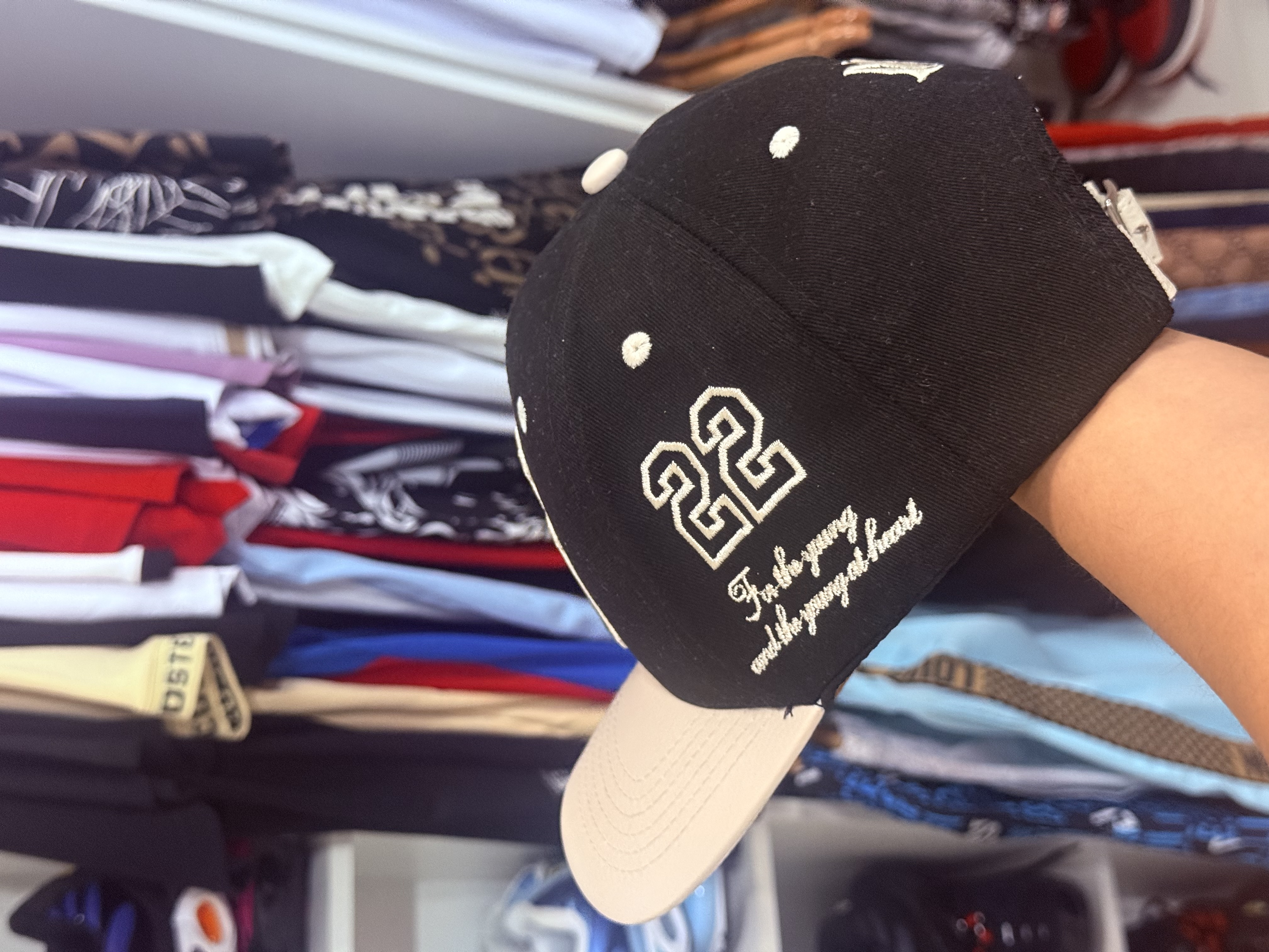 Boné Amiri Preto – Streetwear de Respeito