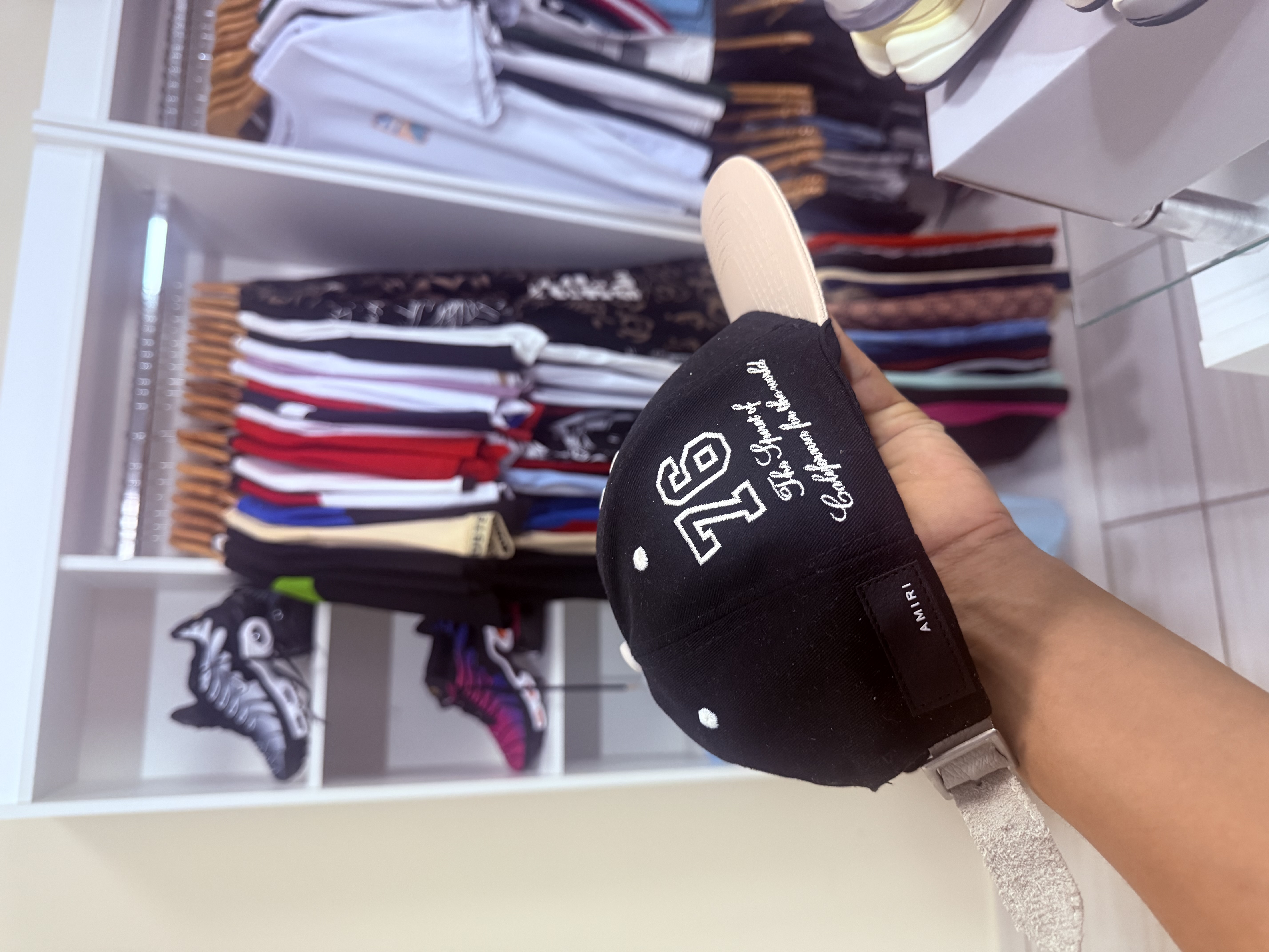 Boné Amiri Preto – Streetwear de Respeito