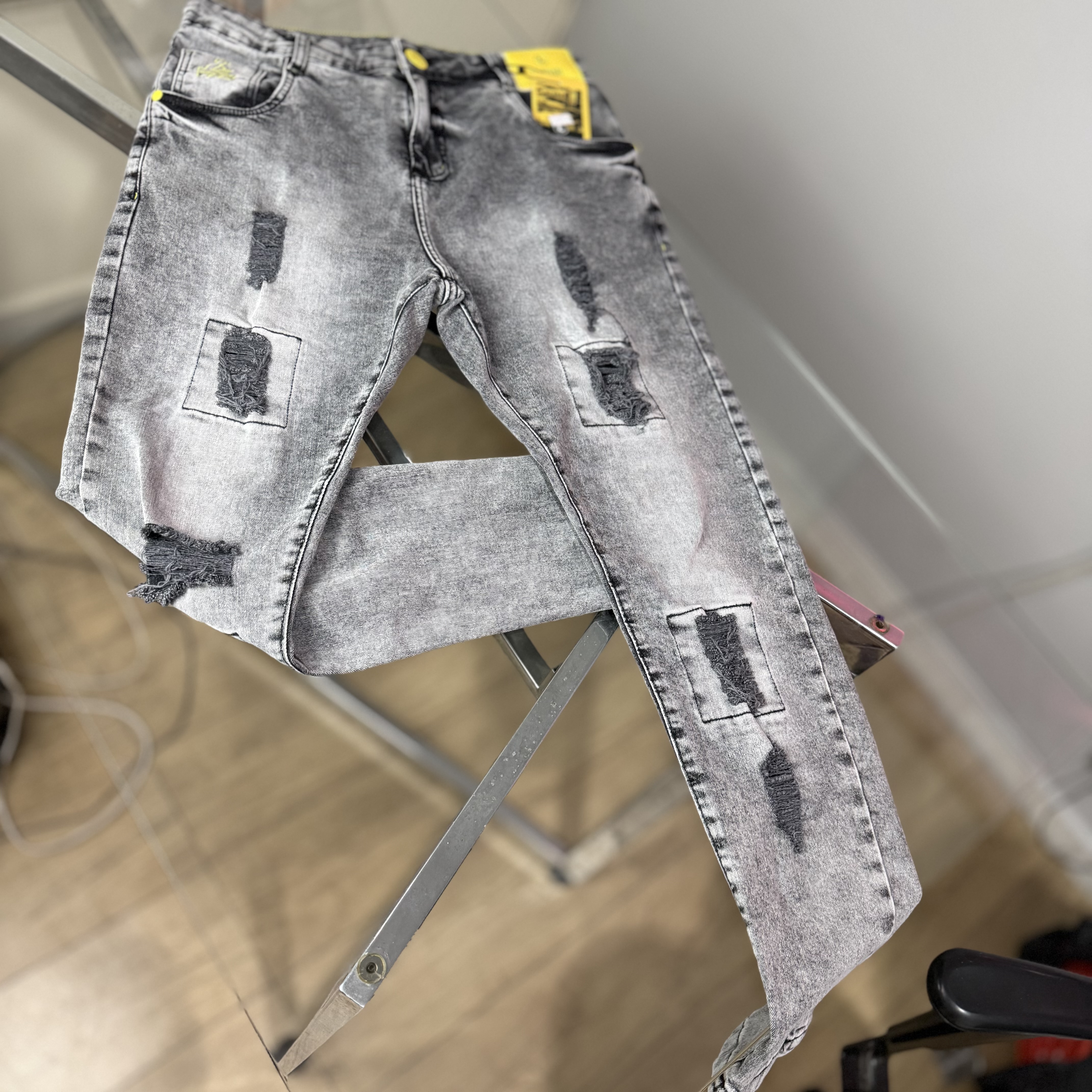 Calça Jogador Liminar – Jeans Destroyed Cinza
