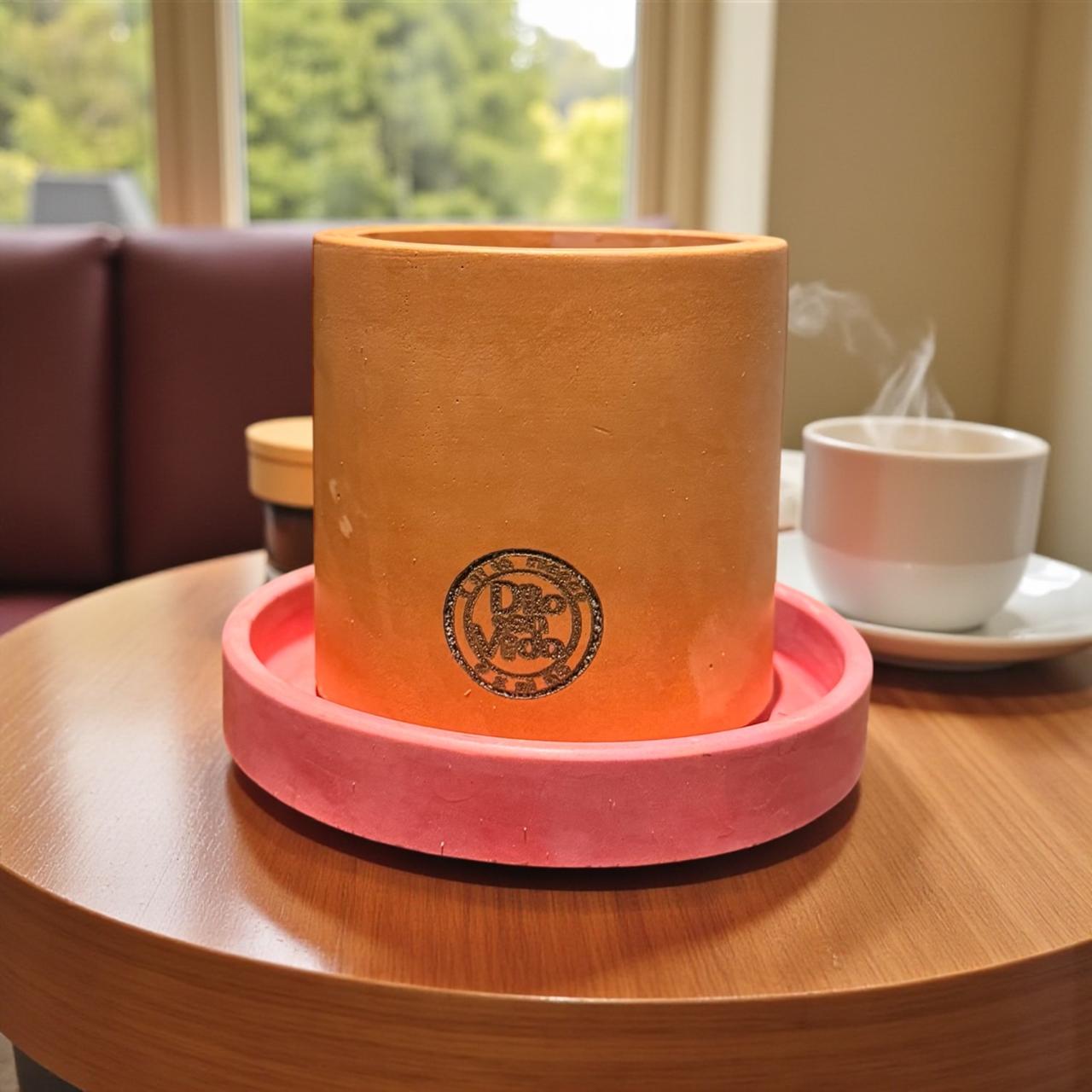 Maceta cilíndrica pequeña (no incluye el plato)