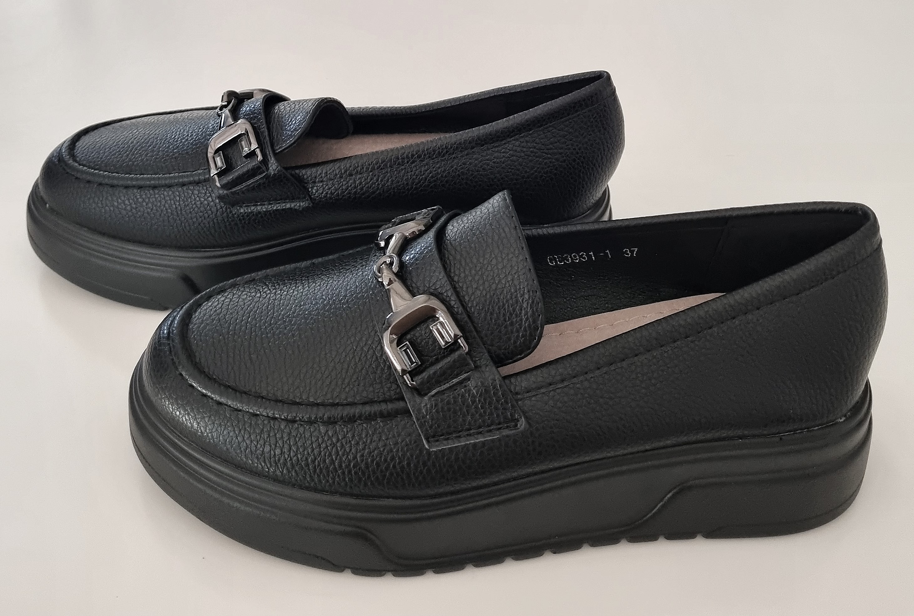 Moteriški juodi mokasinai