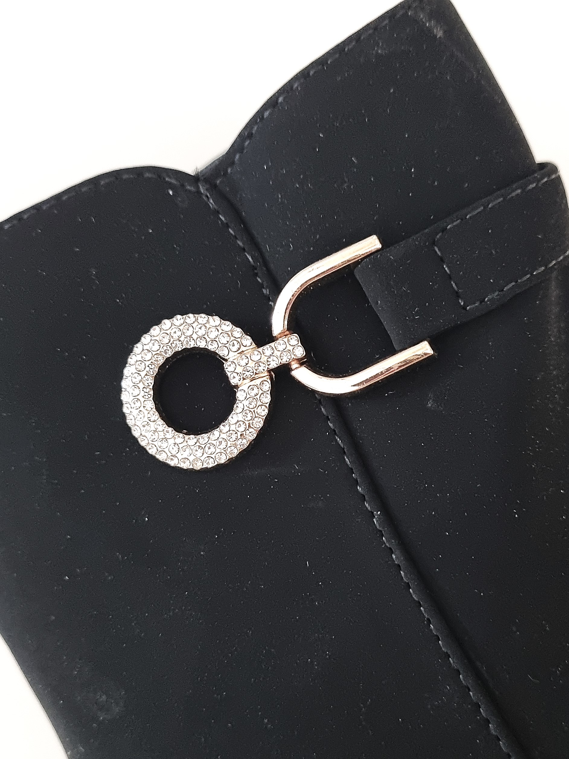 Moteriški juodi aulinukai