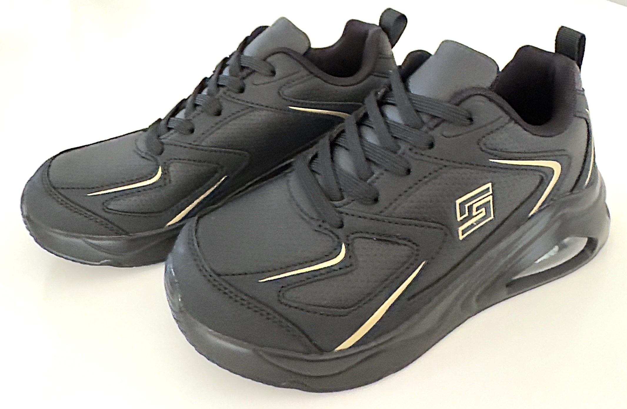 Kedai moterims, juodi