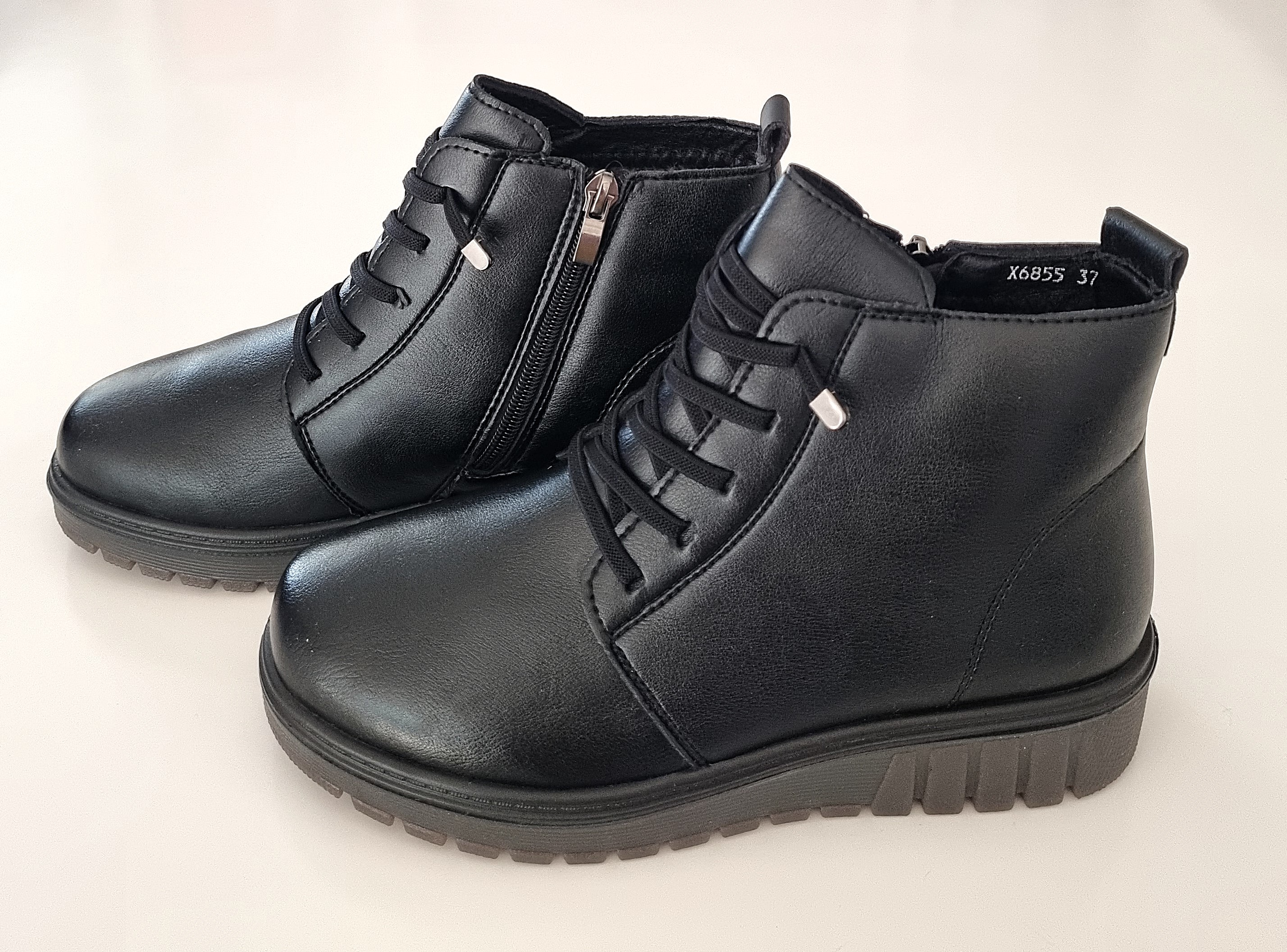 Moteriški juodi aulinukai