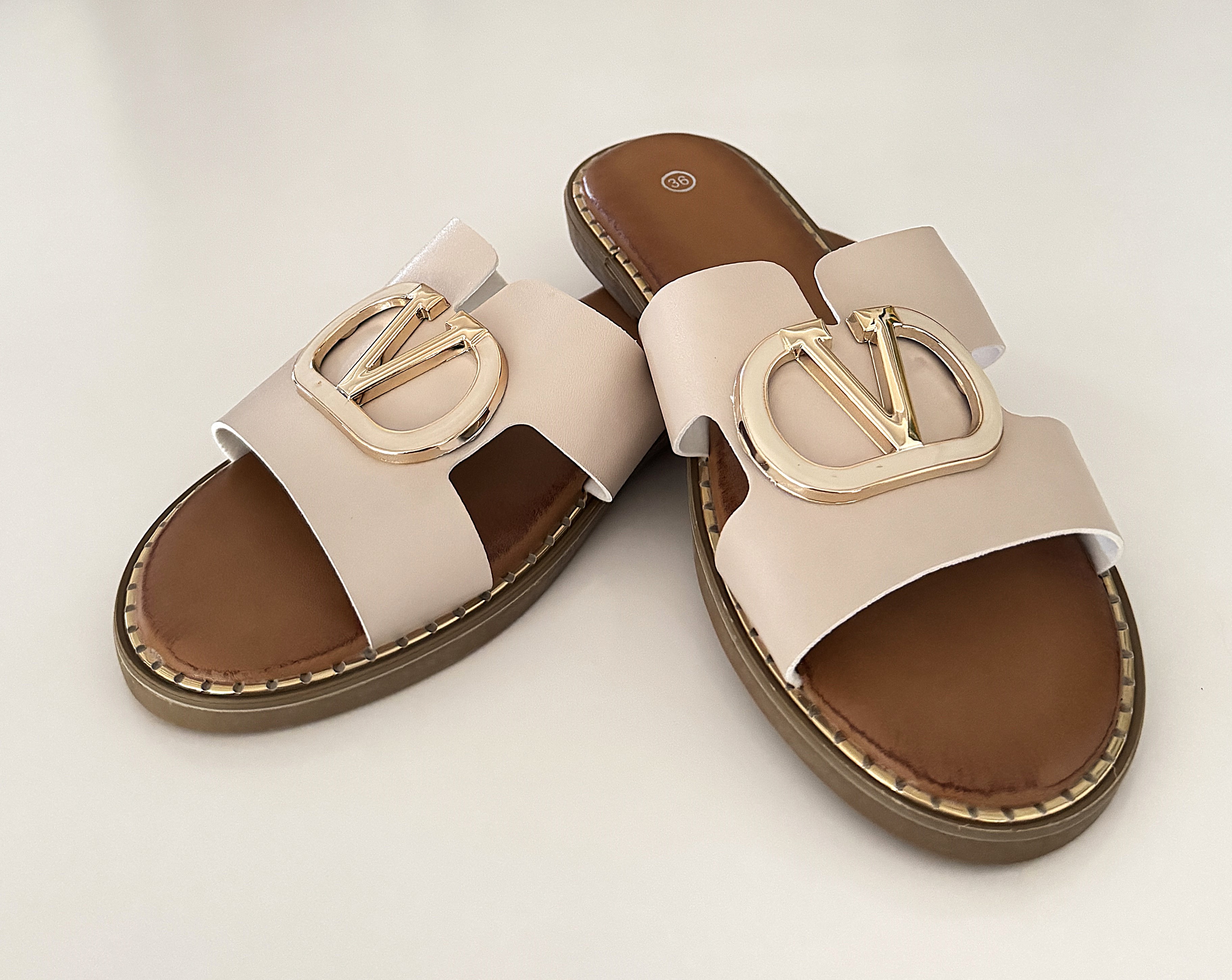 Šlepetės moterims, kreminės spalvos