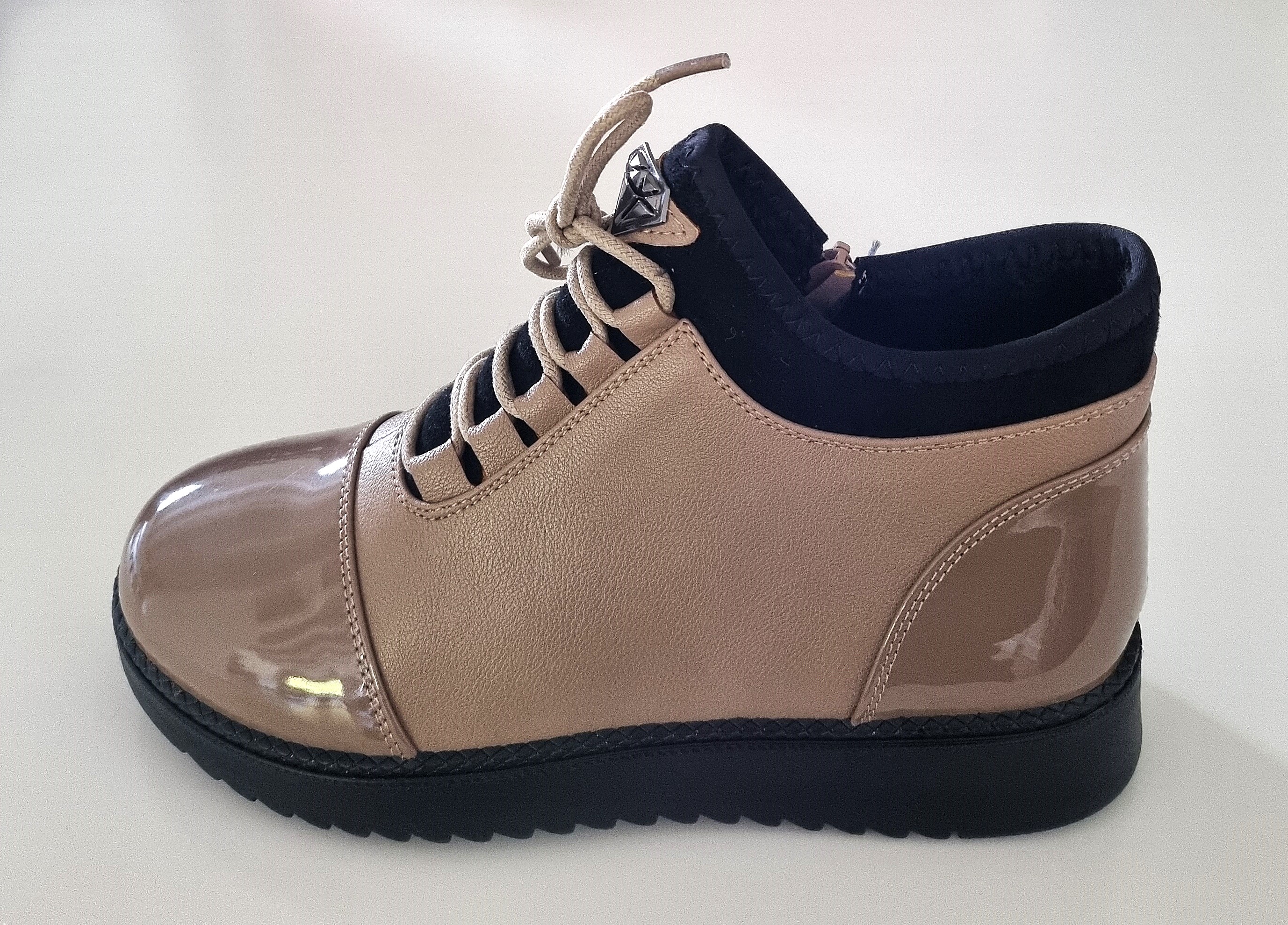 Moteriški aulinukai