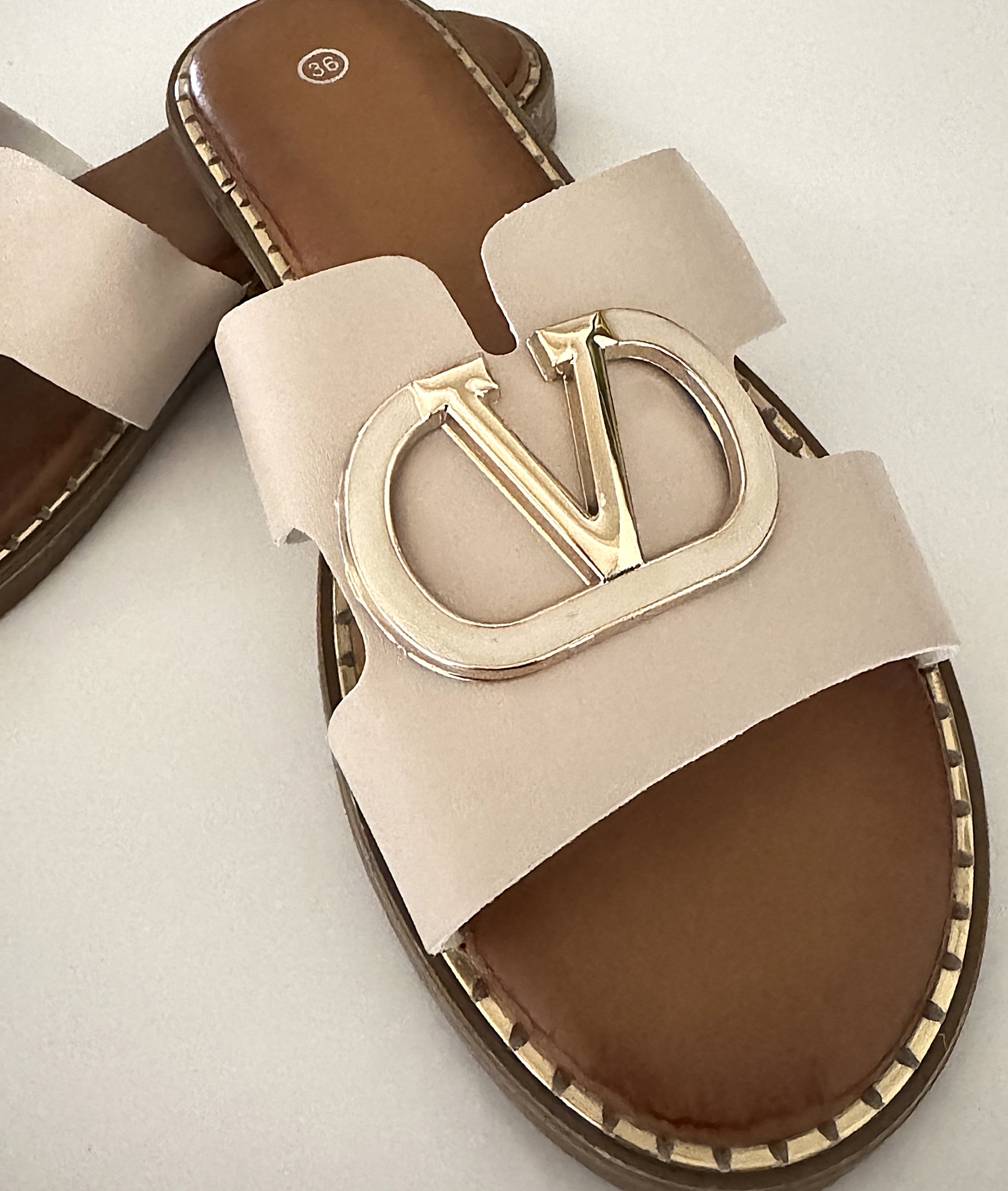 Šlepetės moterims, kreminės spalvos