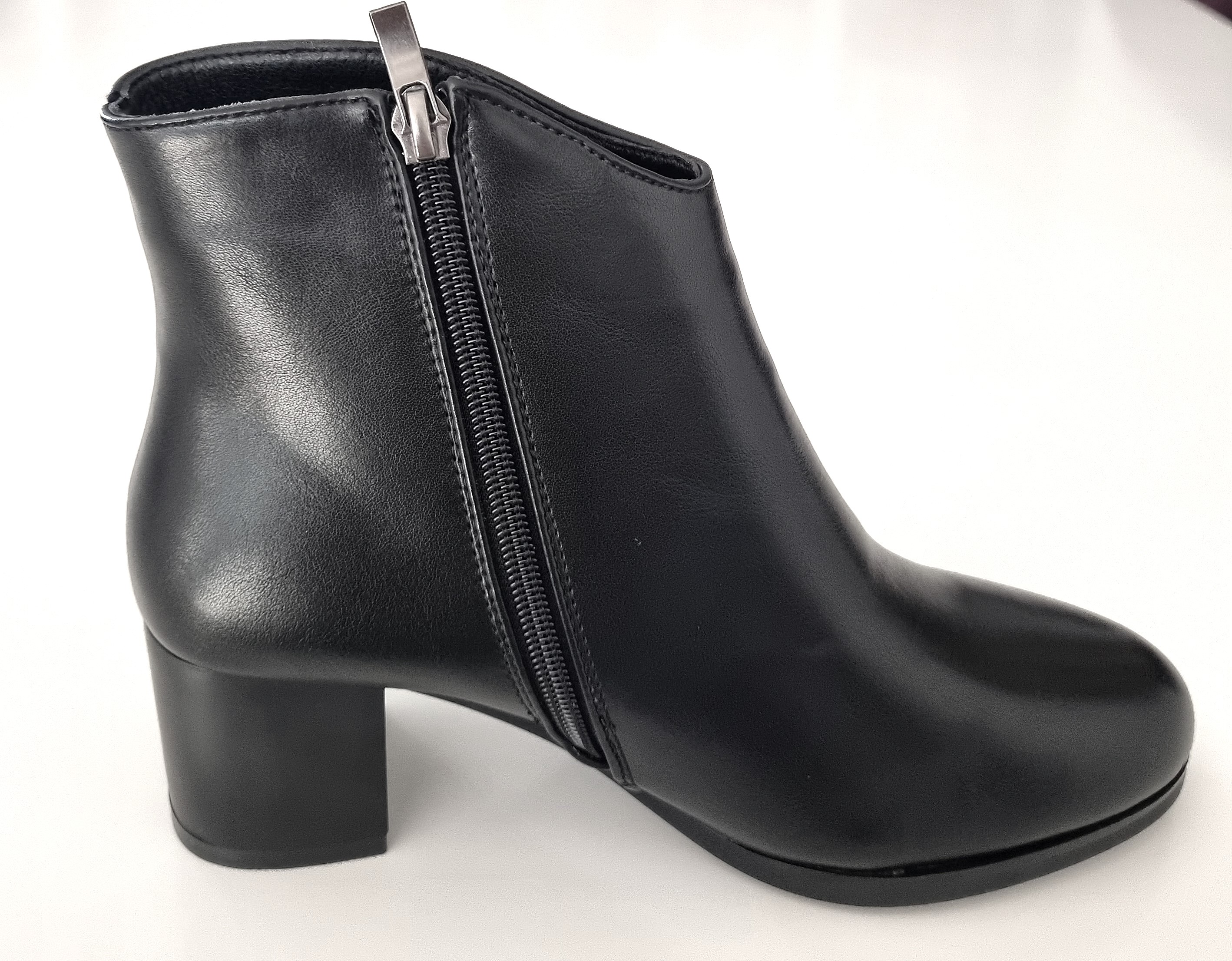 Moteriški juodi aulinukai su kulnu